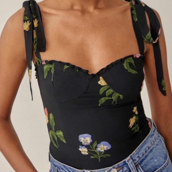 Reformation Tops - Reformation Sz 2 Blanca Tie Top in Black Floral EUC